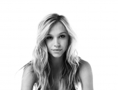Alexis Ren